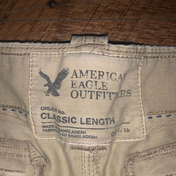 American Eagle tan Y2K cargo classic length normcore 32 shorts - Picture 2 of 4